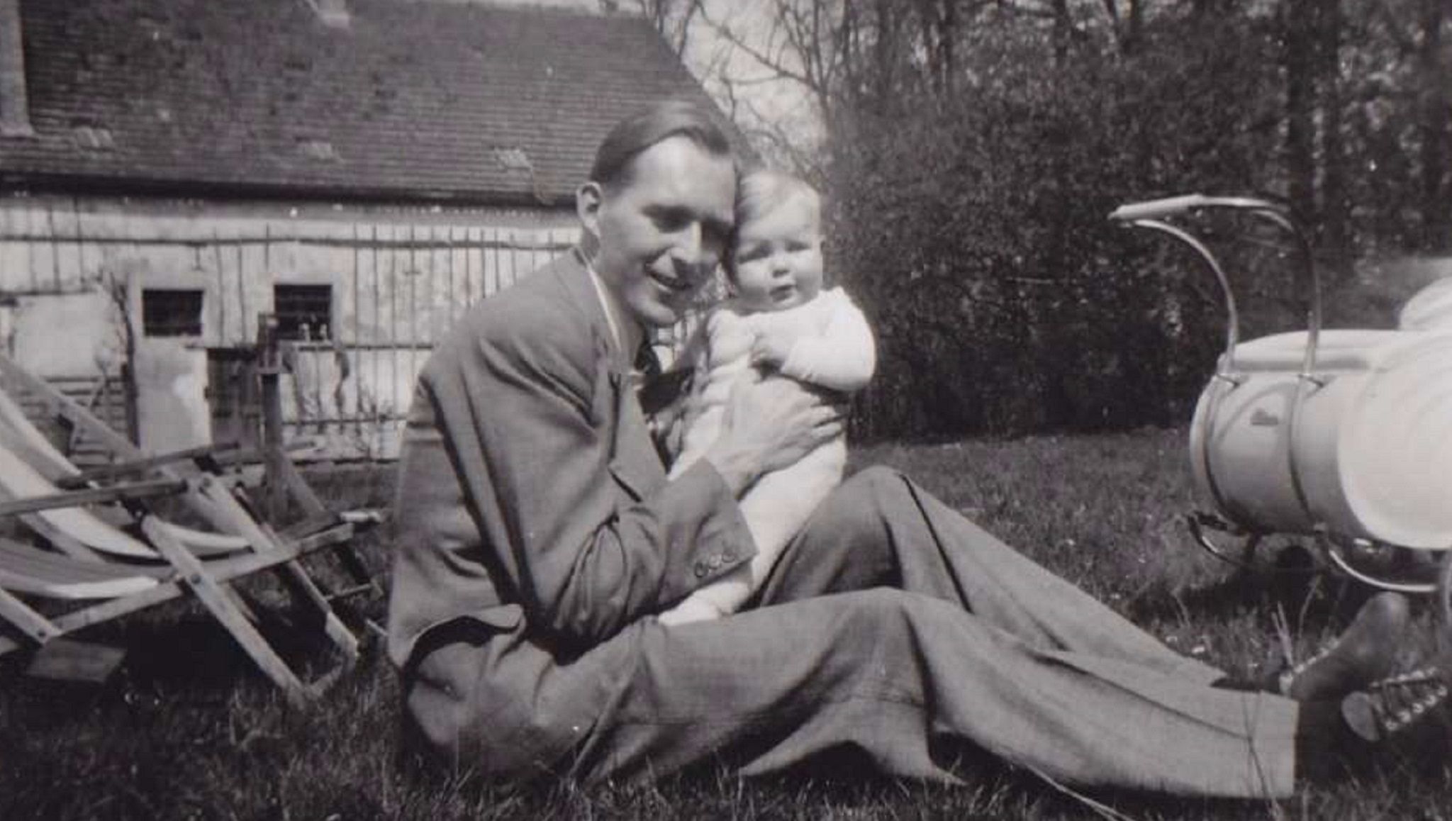 Luz Long enjoys a cuddle with his first son Kai in 1942