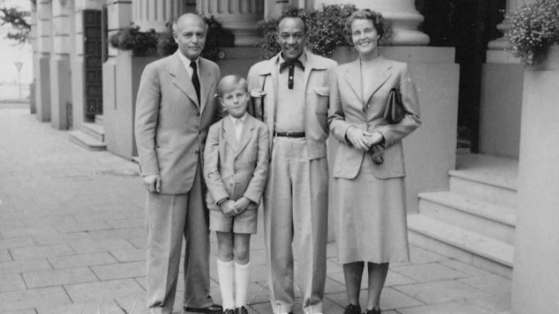 Jesse Owens poses with Luz Long's son Kai in Germany in 1951