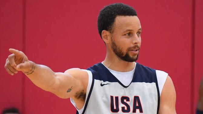 Stephen Curry in USA training