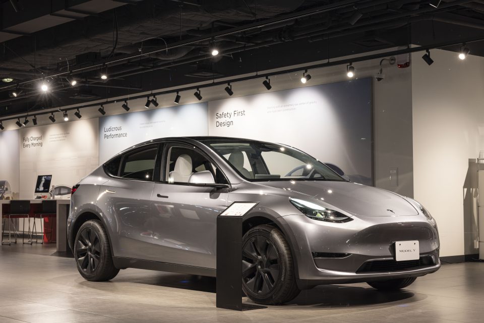 SHINJUKU, TOKYO, JAPAN - 2024/07/11: Tesla model Y seen on display at their store in Tokyo. (Photo by Stanislav Kogiku/SOPA Images/LightRocket via Getty Images)