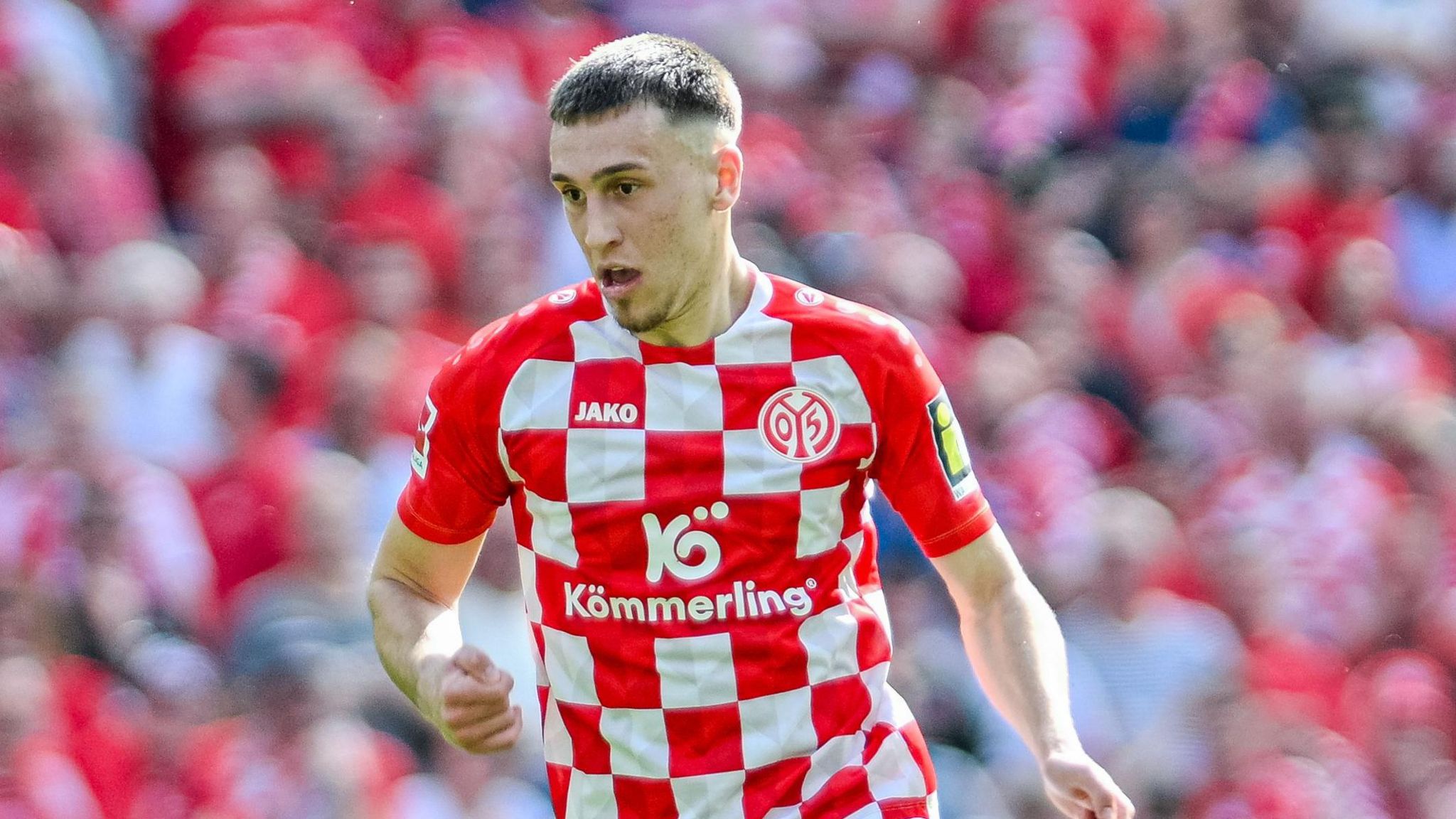 Brajan Gruda playing for Mainz