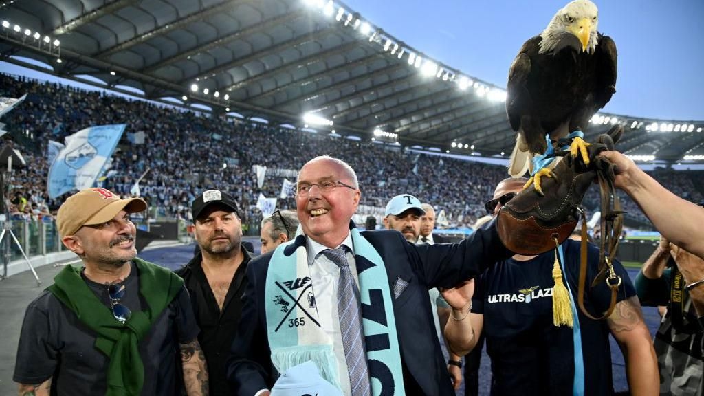 Sven-Goran Eriksson holding an eagle in front of the fans at Lazio's Stadio Olimpico