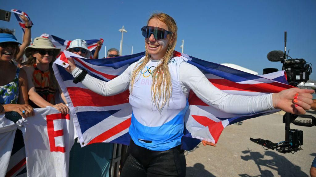 Ellie Aldridge celebrates kite sailing gold