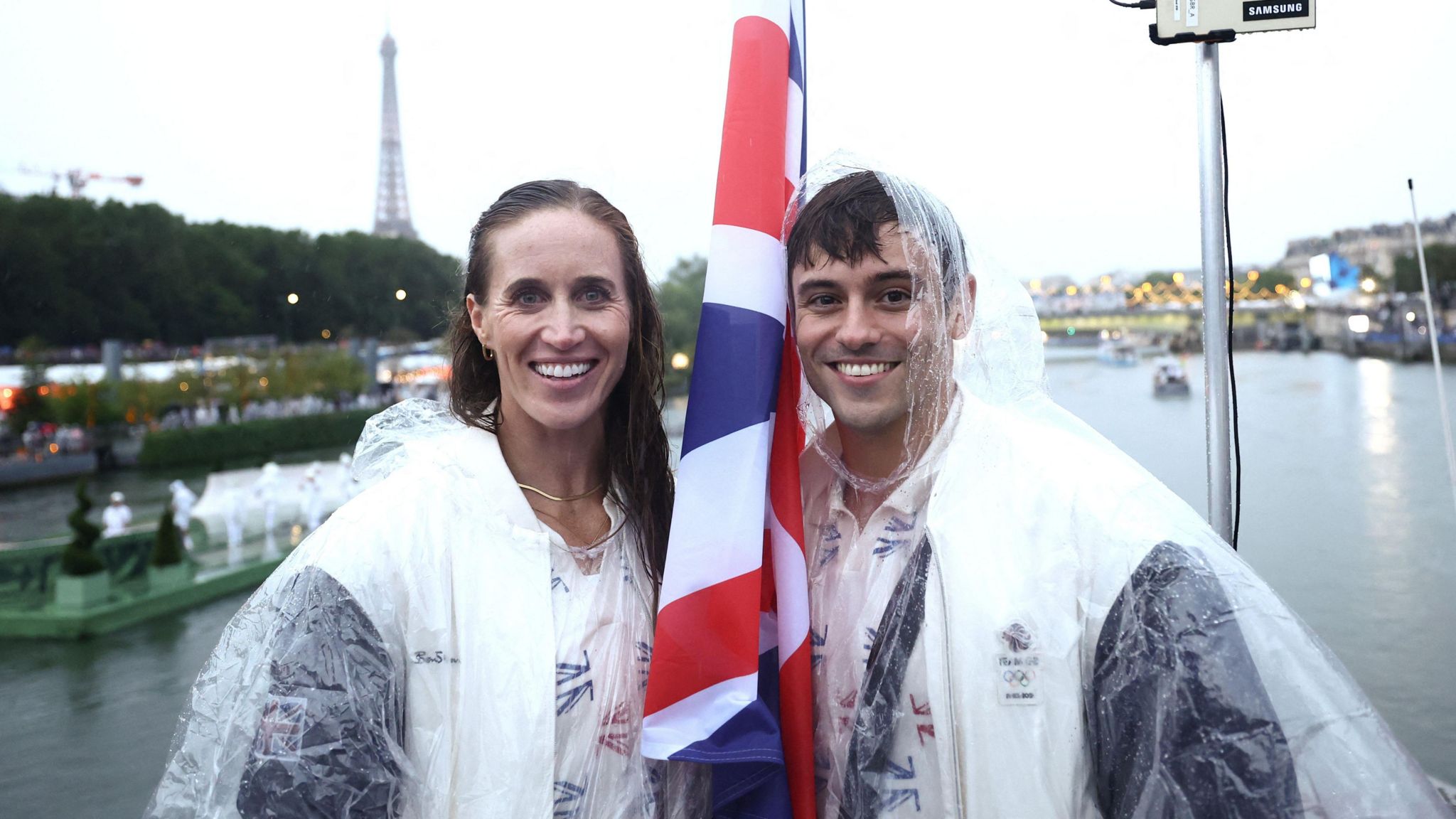 Helen Glover and Tom Daley pose with the union jack 