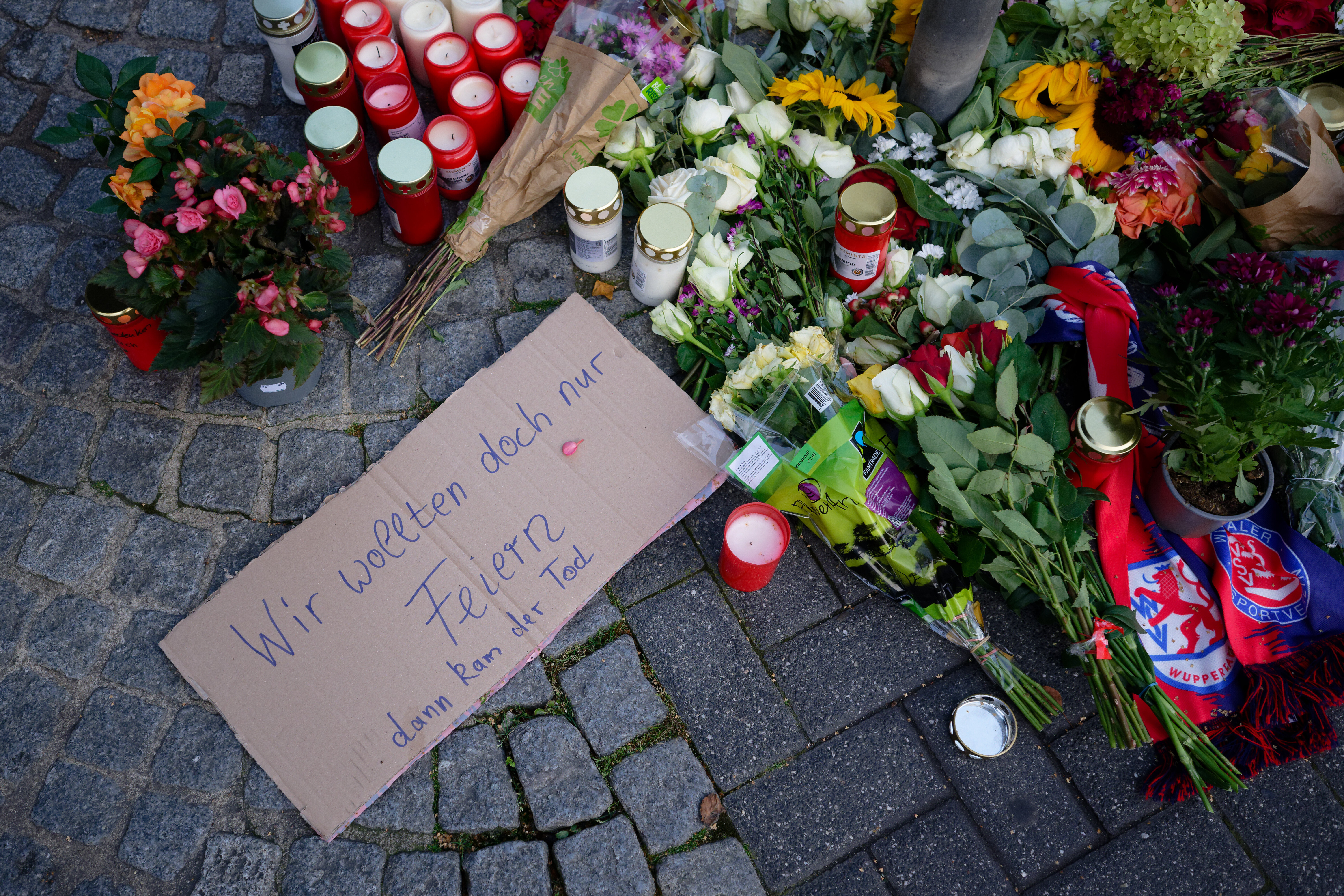 People lay flowers and light candles in Neumarkt in memory of the victims.