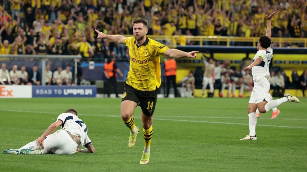 Fullkrug celebrates a goal for Dortmund