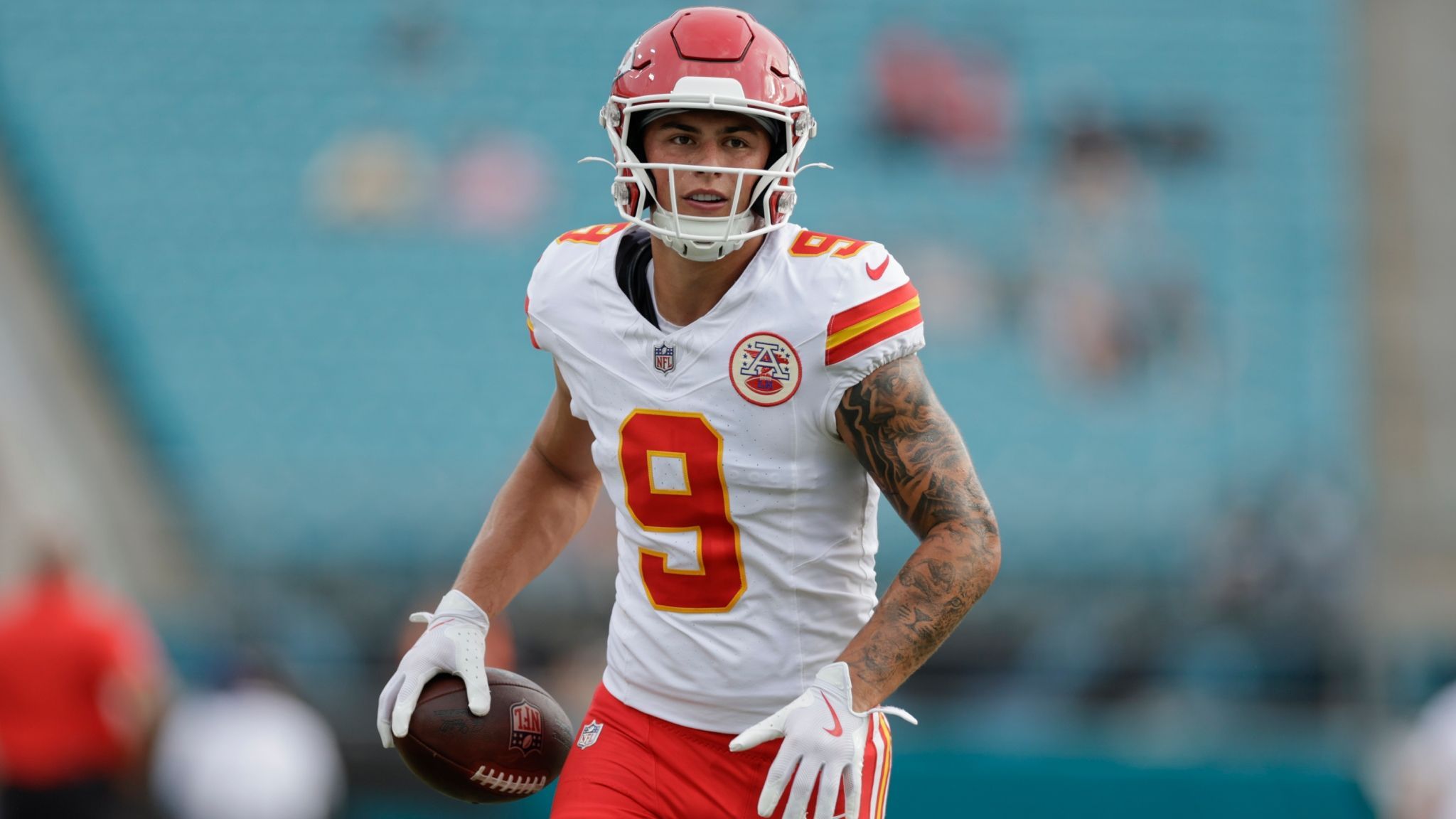 Kansas City Chiefs running back Louis Rees-Zammit warms up before the game against Jacksonville Jaguars