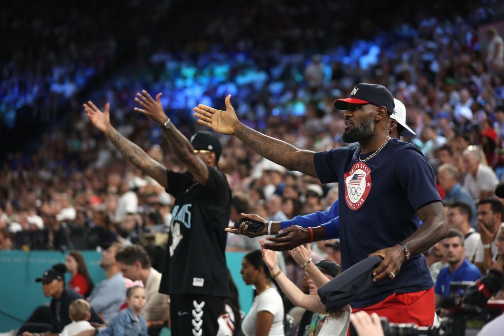 LeBron James offers support to the US women's team