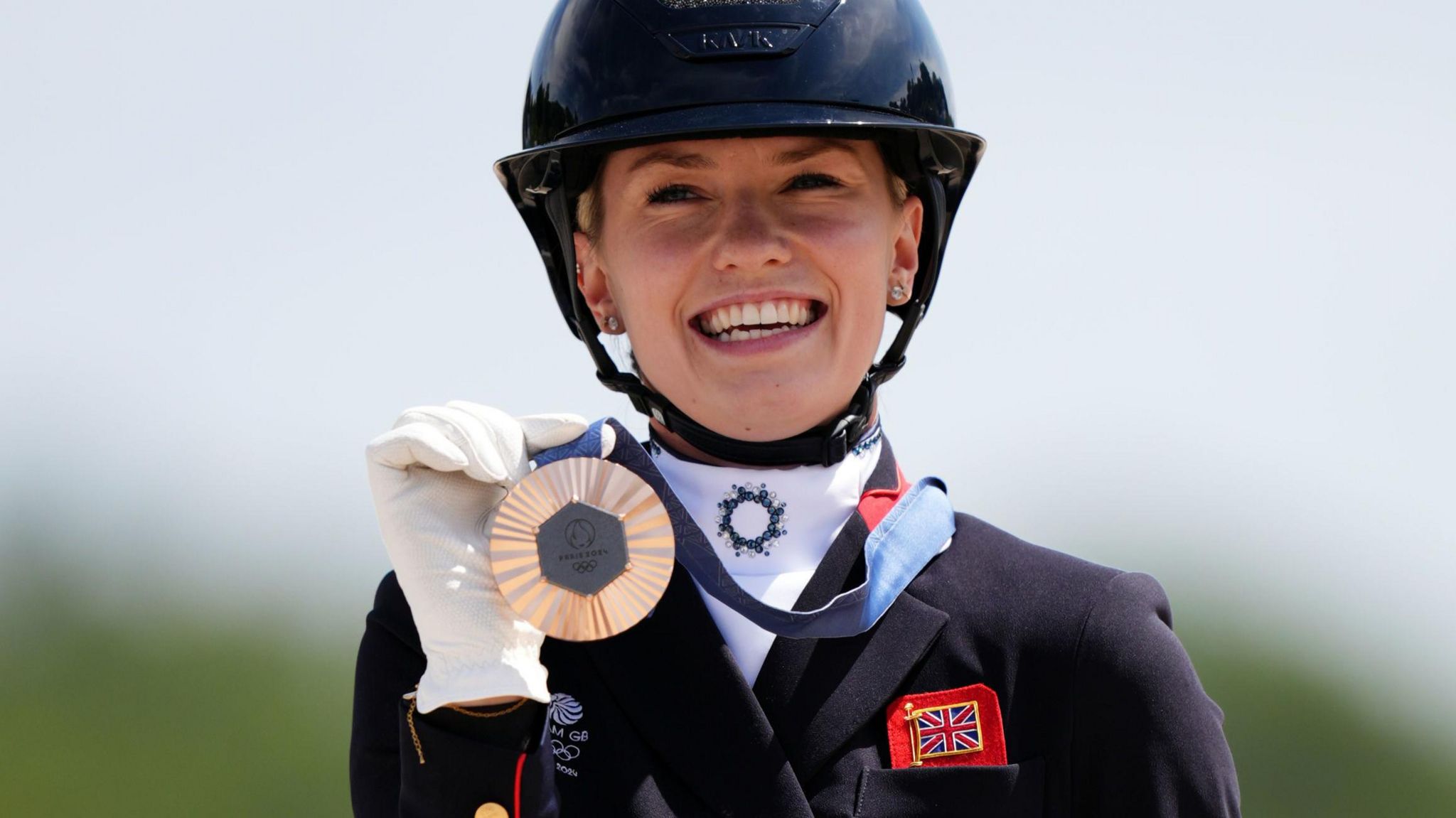 Charlotte Fry poses with her medal after winning the individual dressage bronze at the Paris 2024 Olympics