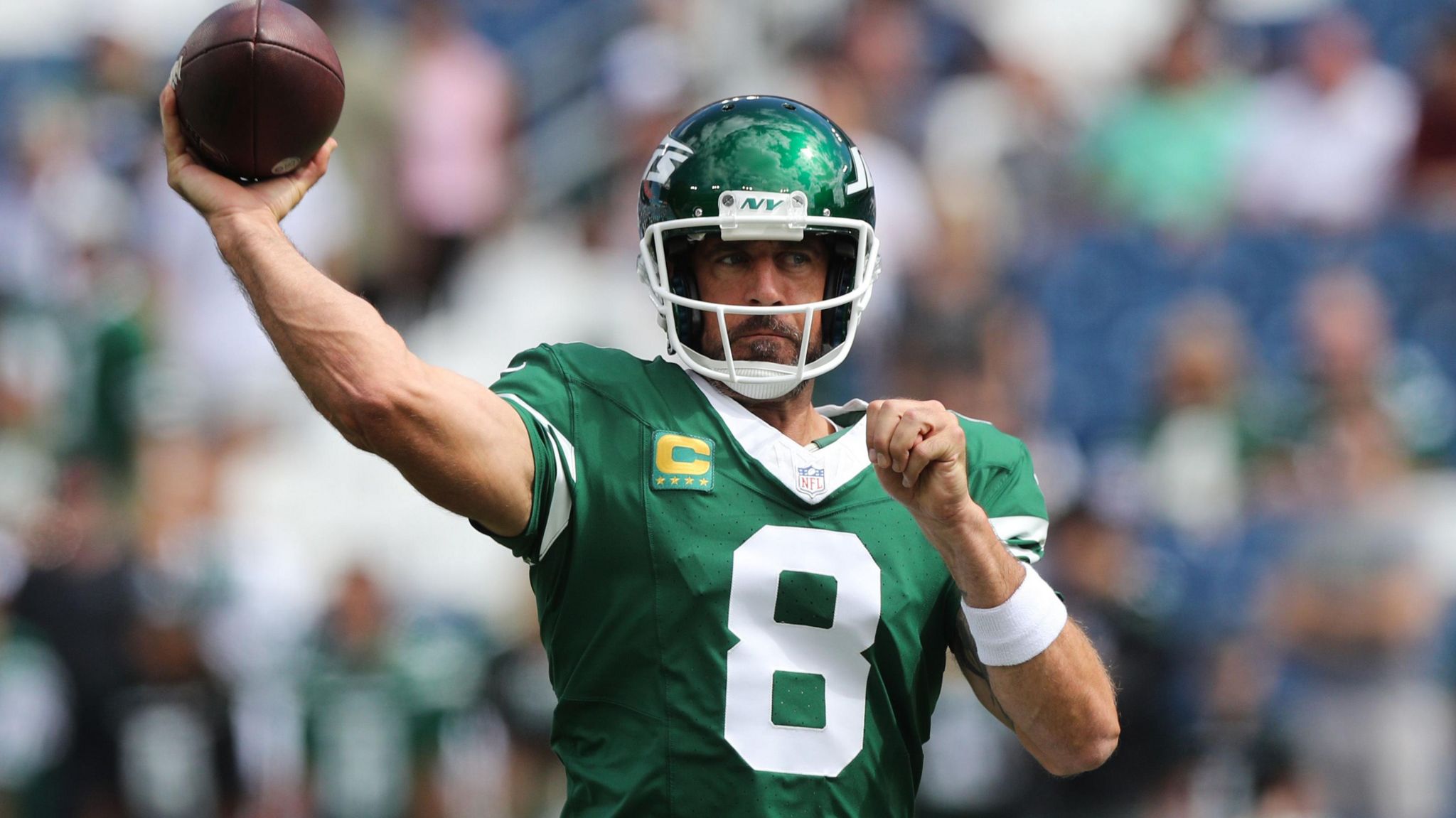 New York Jets quarterback Aaron Rodgers throws a pass against the Tennessee Titans