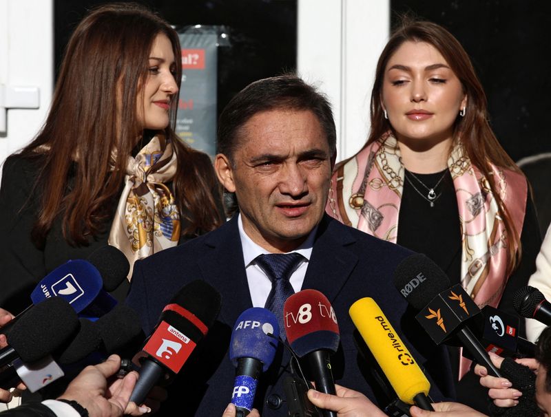 © Reuters. Alexandr Stoianoglo and daughters Cristina and Corina, Chisinau, November 3, 2024. REUTERS/Vladislav Culiomza