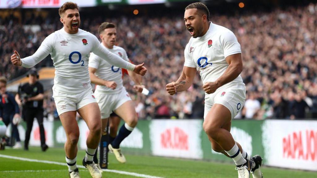 Ollie Lawrence celebrating his try against Ireland