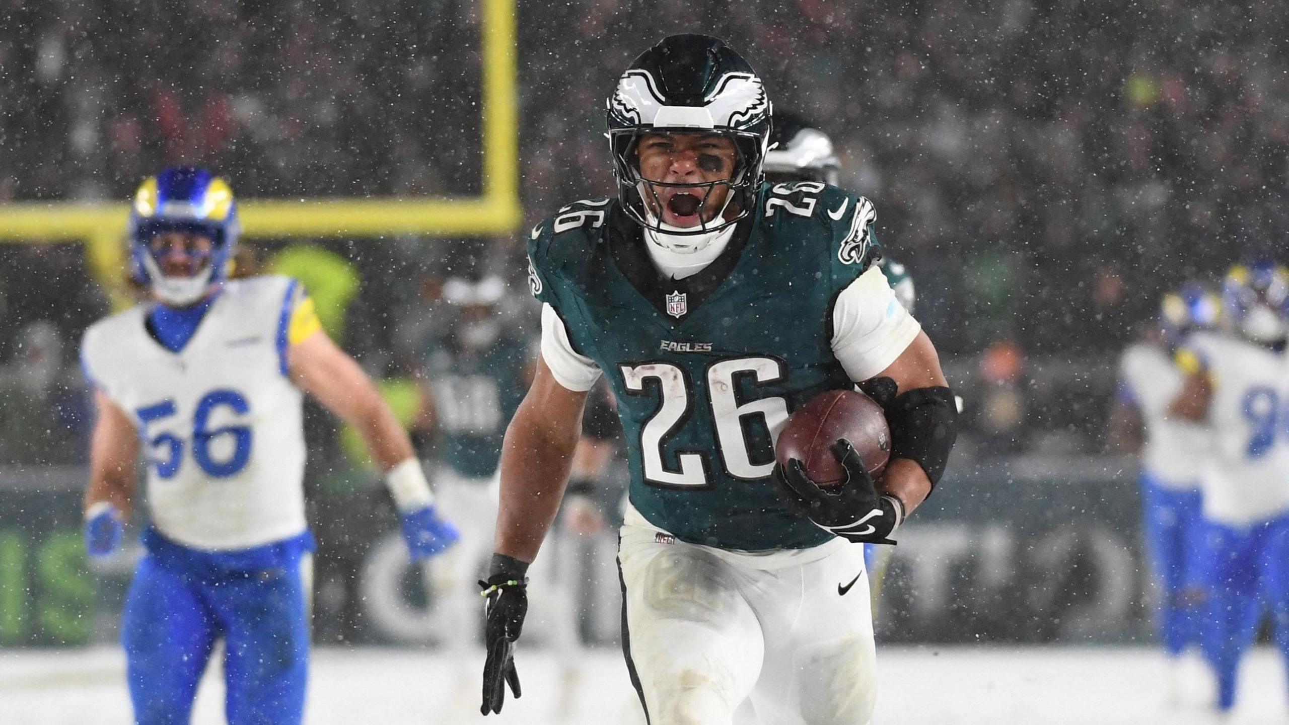 Saquon Barkley on his way to scoring a touchdown for the Philadelphia Eagles