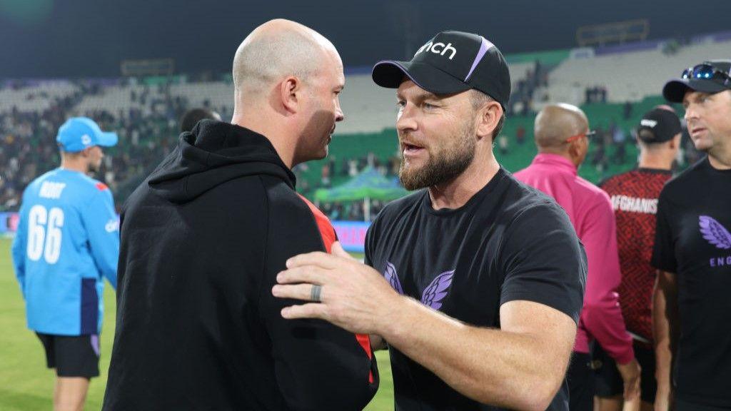 Brendan McCullum shakes hands with Jonathan Trott