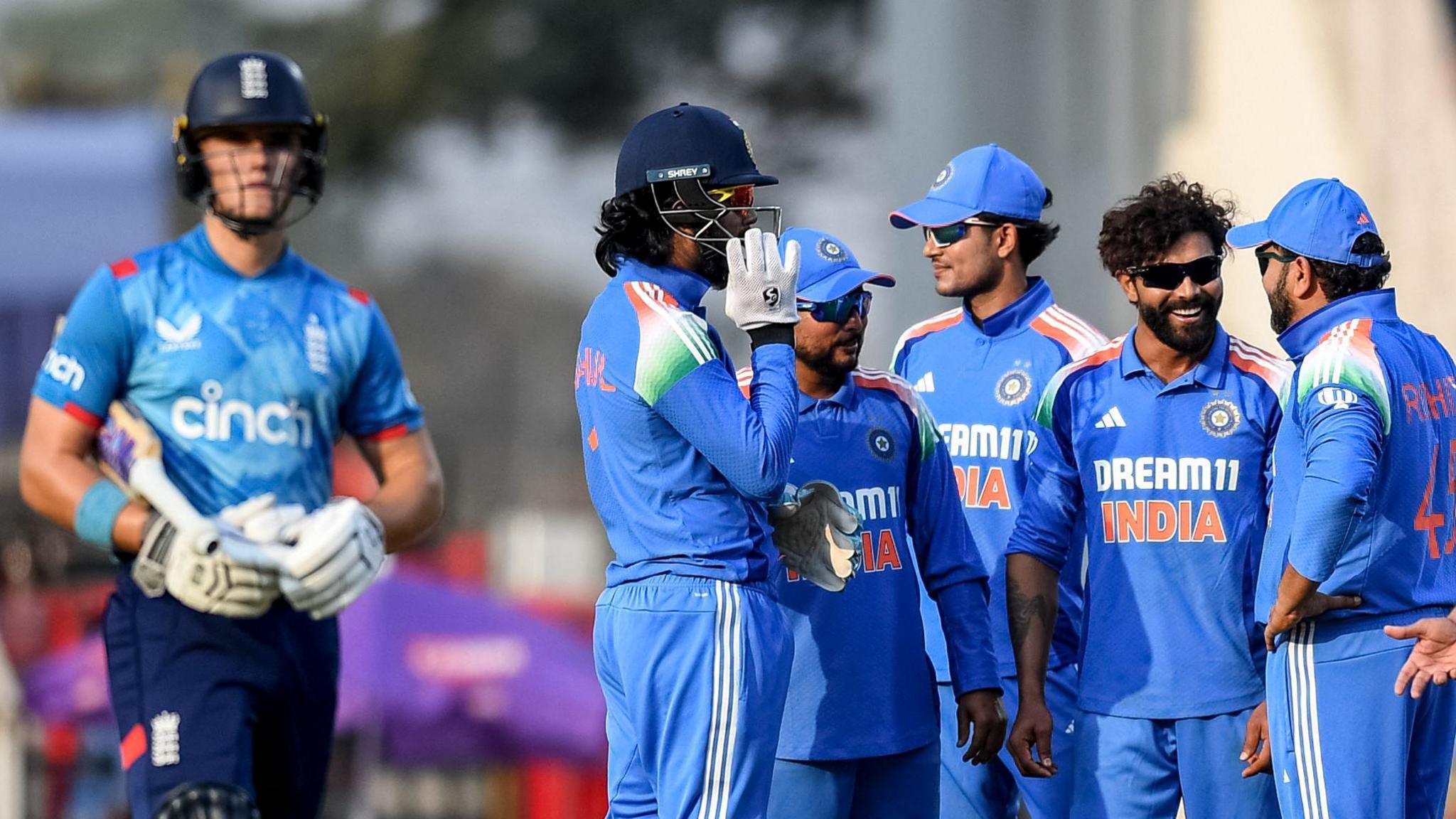 India celebrate dismissal of Jacob Bethell