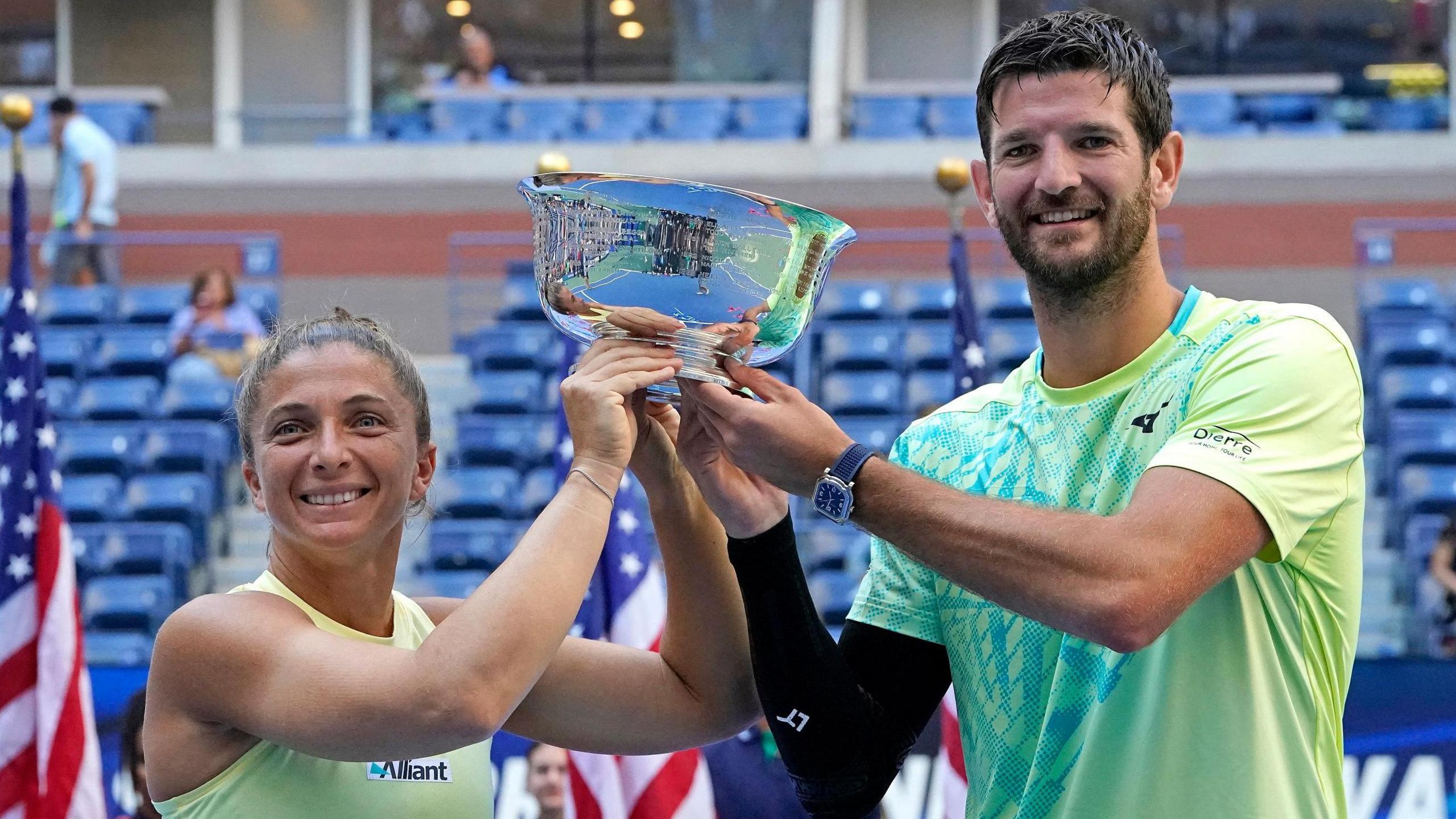 Sara Errani and Andrea Vavassori lift the US Open mixed doubles trophy