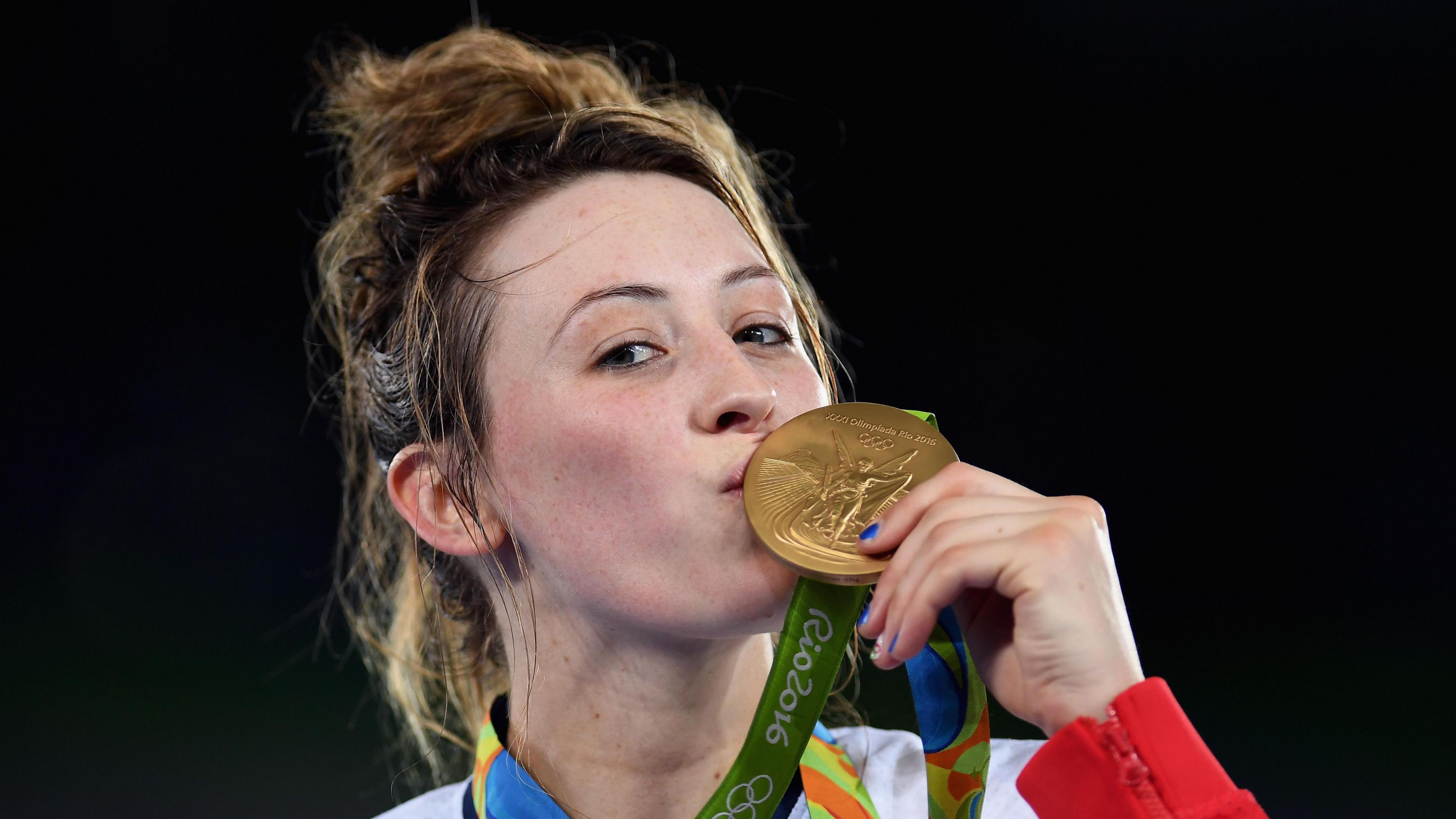 Jade Jones kissing her Olympic gold medal in 2016